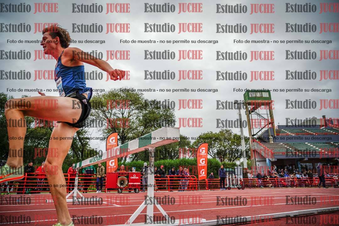 Fotos de los 3000 m con obstáculos de varones