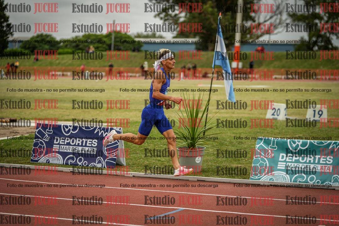 Fotos de los 3000 m con obstáculos de varones