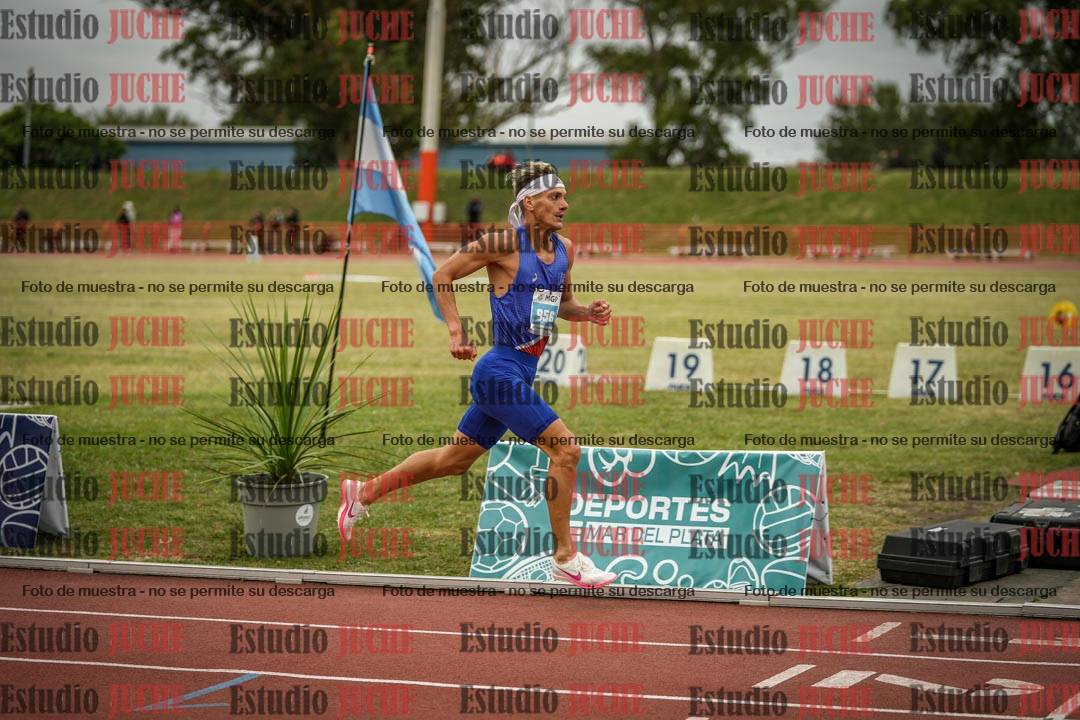 Fotos de los 3000 m con obstáculos de varones