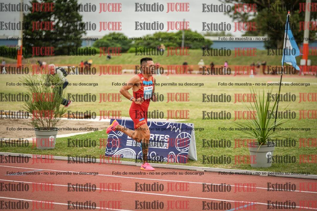 Fotos de los 3000 m con obstáculos de varones