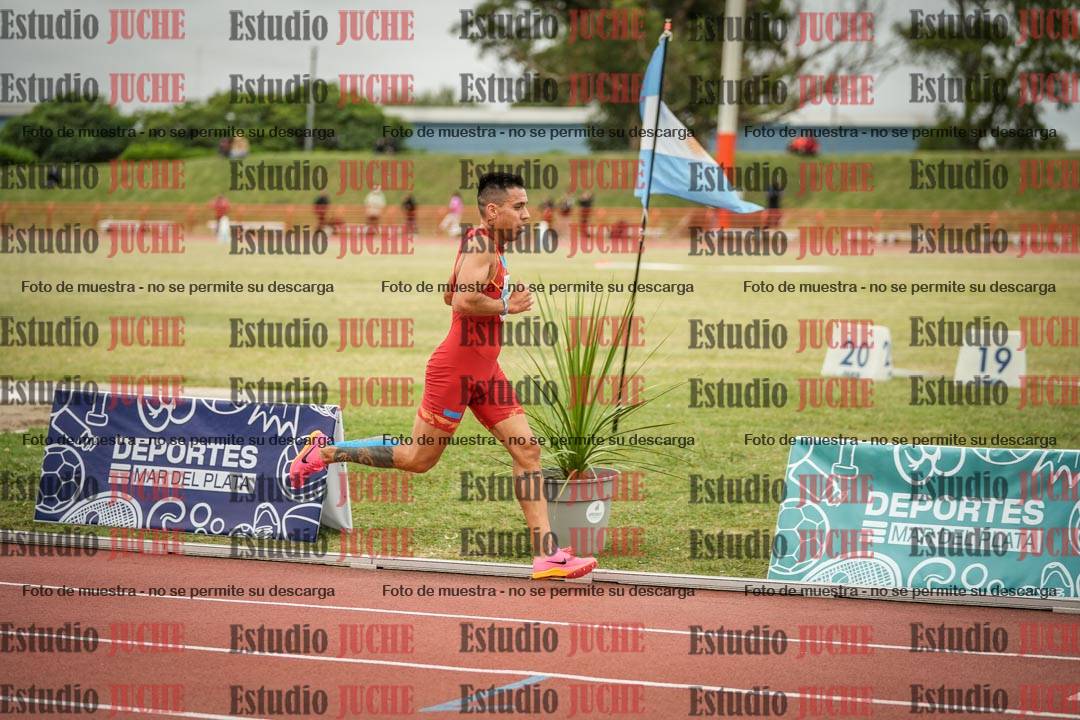 Fotos de los 3000 m con obstáculos de varones