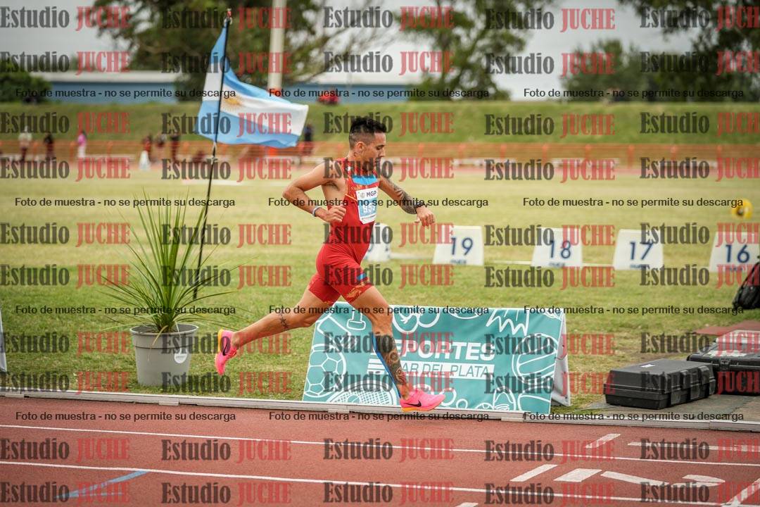 Fotos de los 3000 m con obstáculos de varones