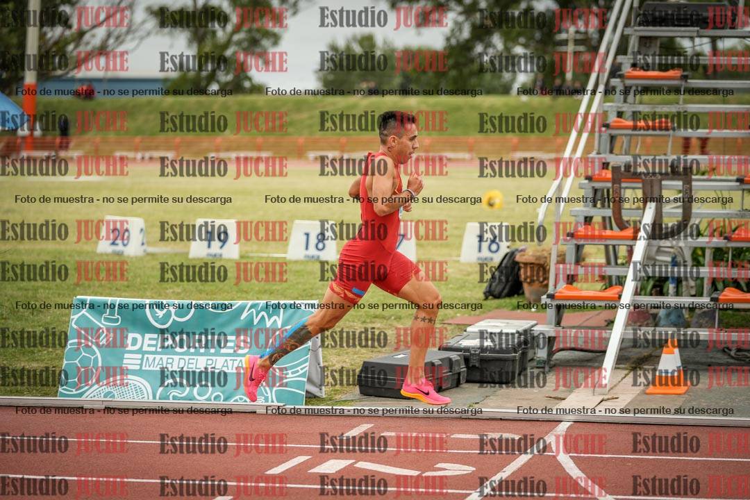 Fotos de los 3000 m con obstáculos de varones