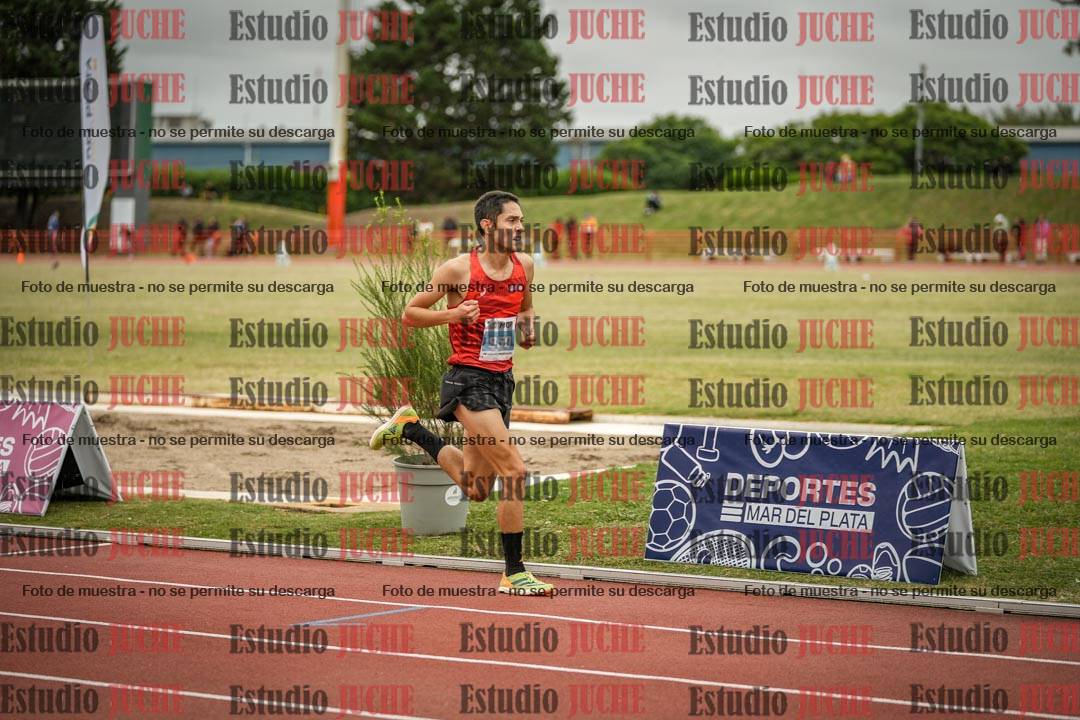 Fotos de los 3000 m con obstáculos de varones