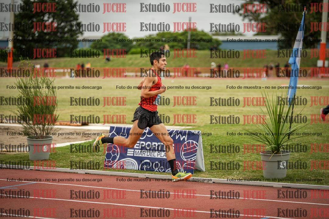 Fotos de los 3000 m con obstáculos de varones