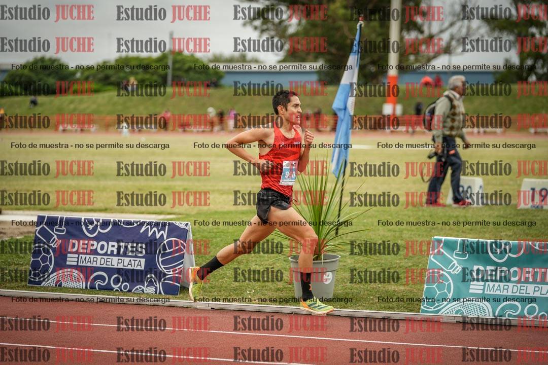 Fotos de los 3000 m con obstáculos de varones