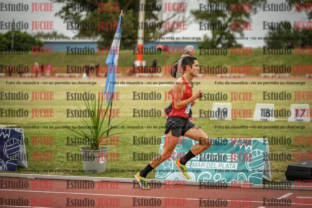 Fotos de los 3000 m con obstáculos de varones