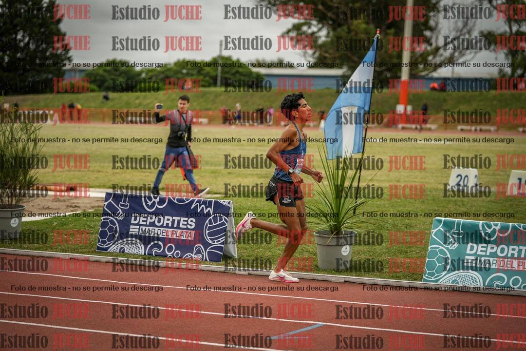Fotos de los 3000 m con obstáculos de varones