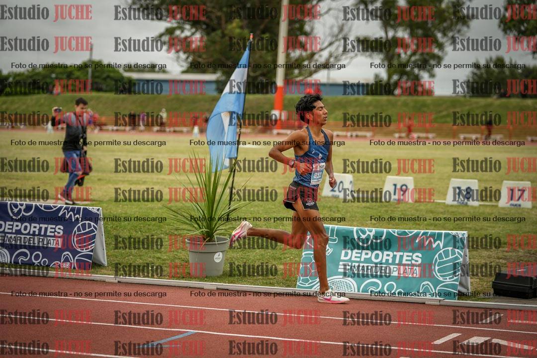 Fotos de los 3000 m con obstáculos de varones