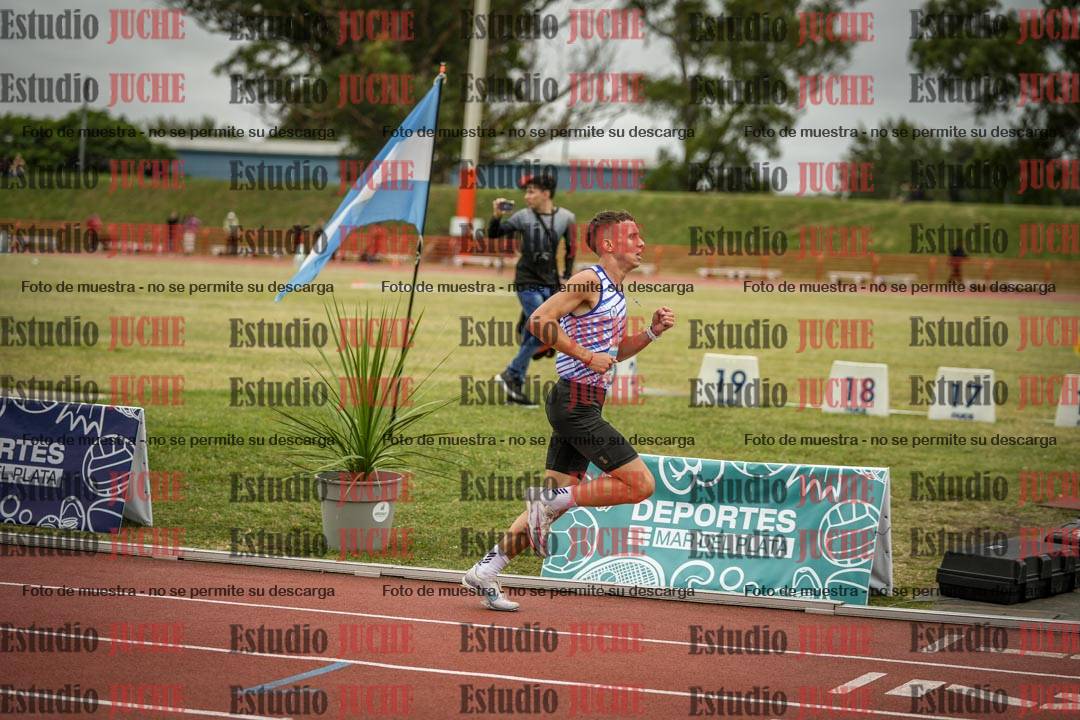 Fotos de los 3000 m con obstáculos de varones