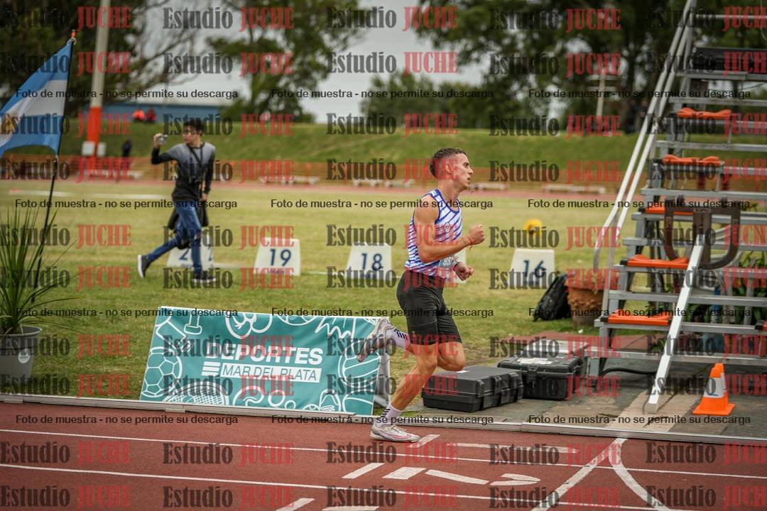 Fotos de los 3000 m con obstáculos de varones