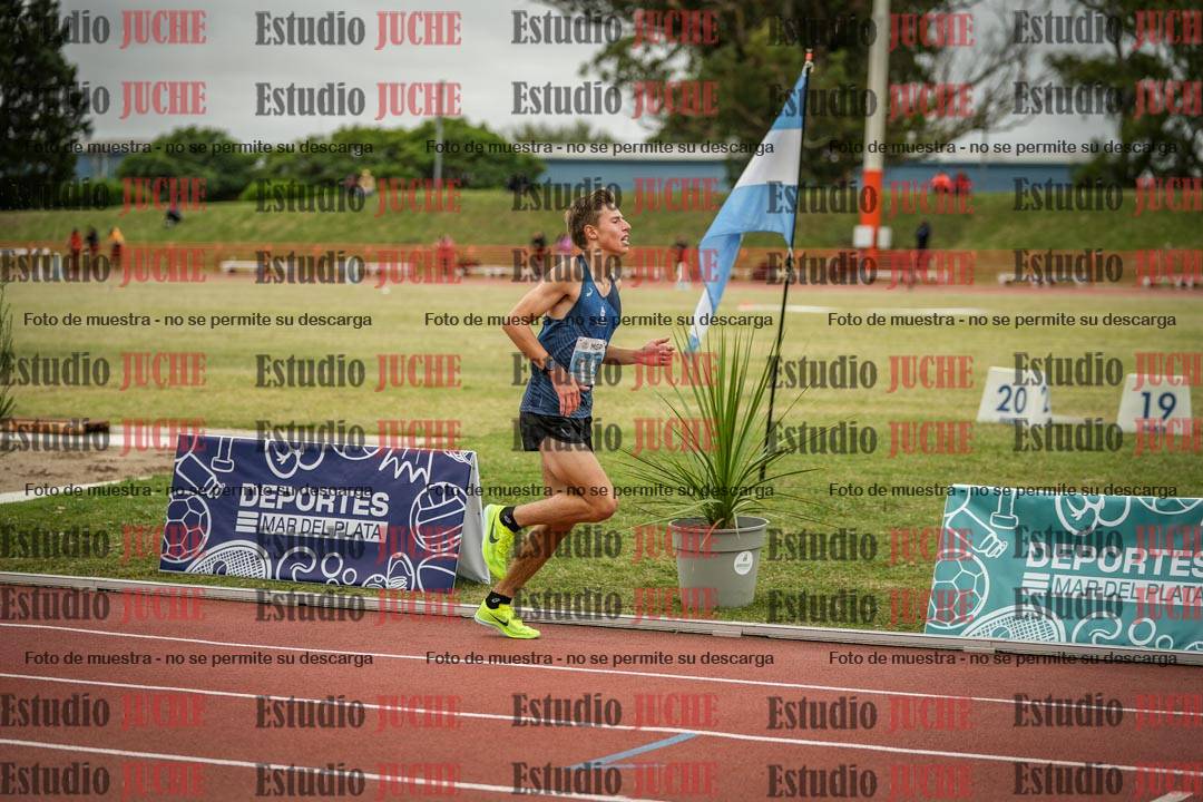 Fotos de los 3000 m con obstáculos de varones
