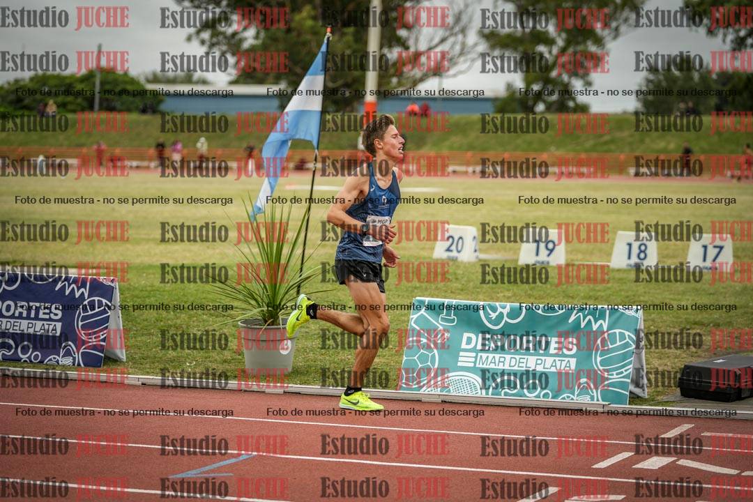 Fotos de los 3000 m con obstáculos de varones