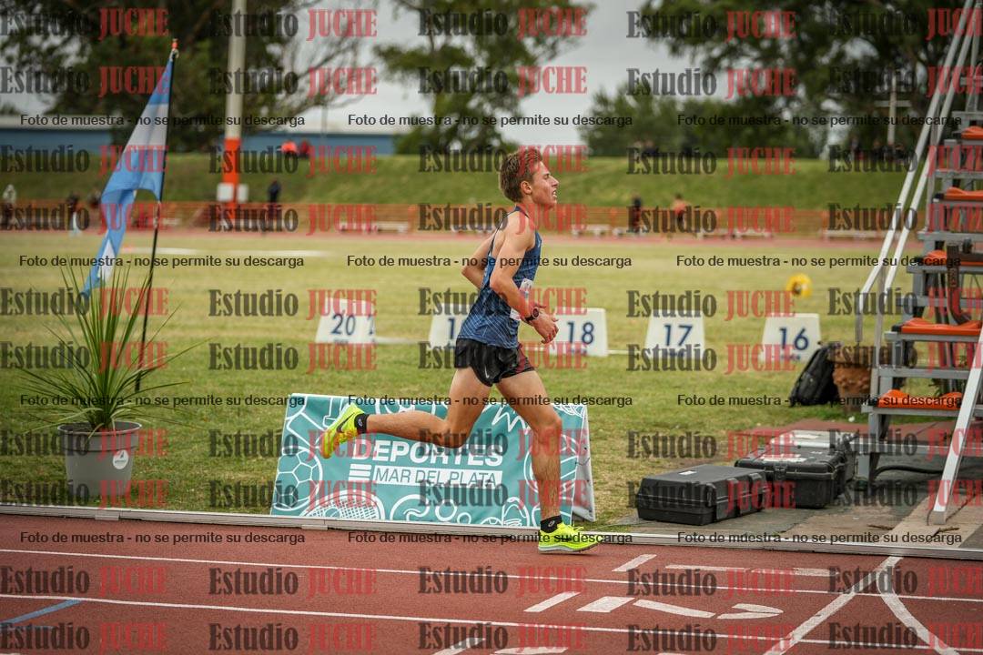 Fotos de los 3000 m con obstáculos de varones