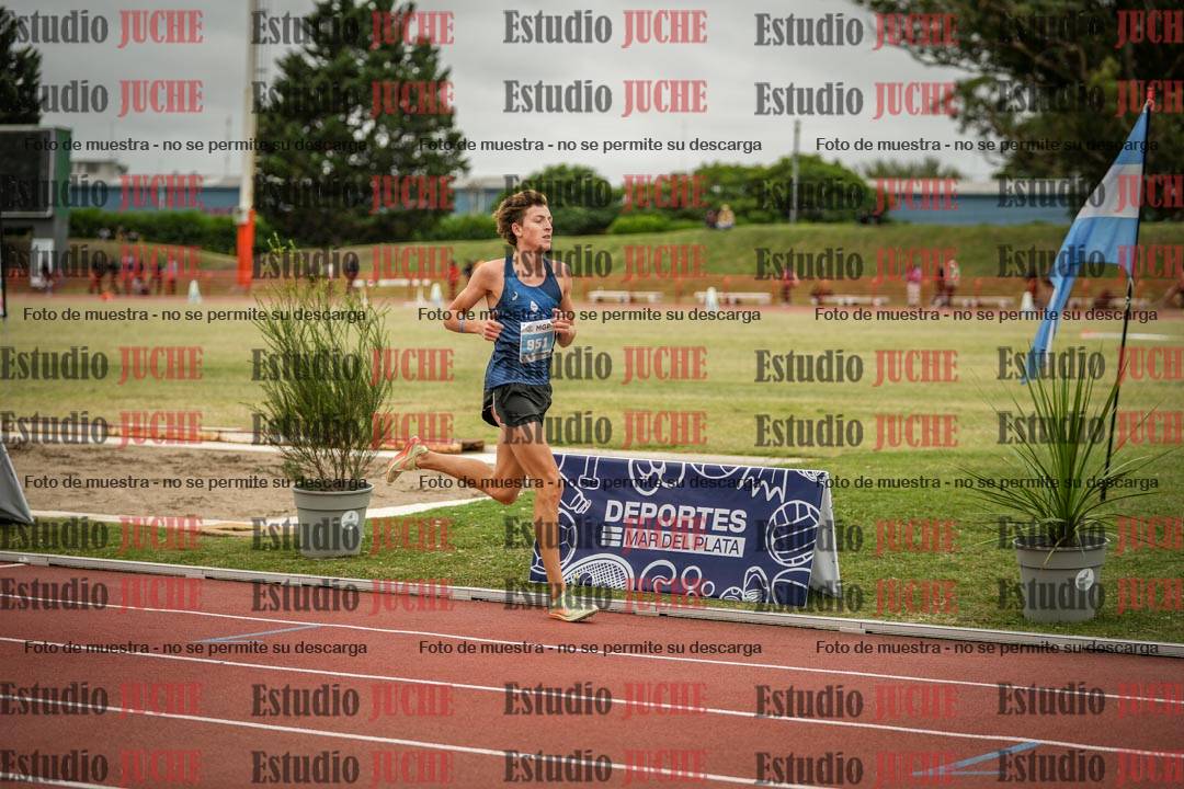 Fotos de los 3000 m con obstáculos de varones
