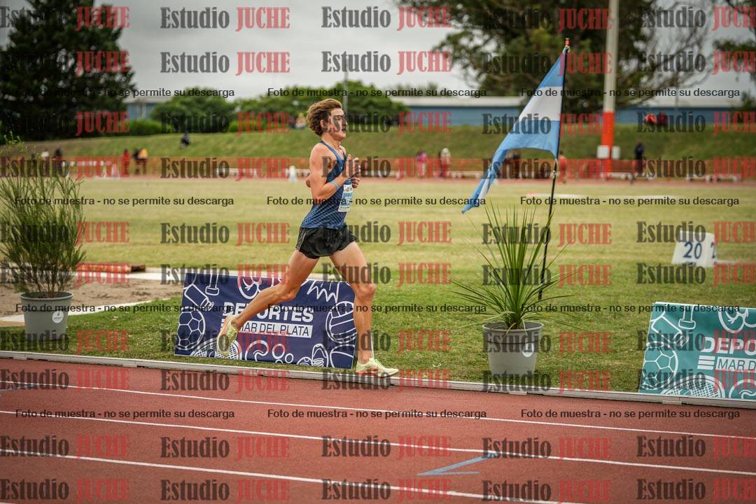 Fotos de los 3000 m con obstáculos de varones