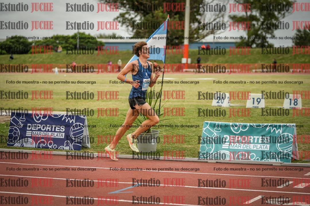Fotos de los 3000 m con obstáculos de varones