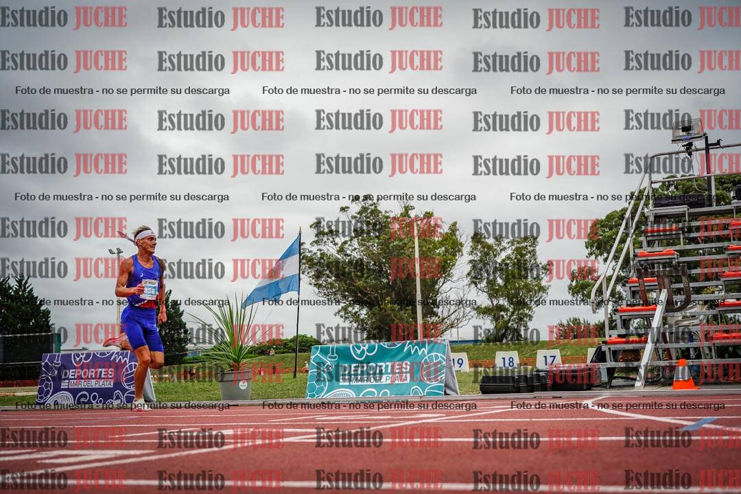 Fotos de los 3000 m con obstáculos de varones