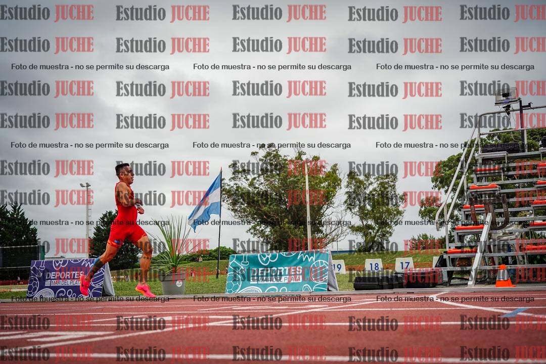 Fotos de los 3000 m con obstáculos de varones