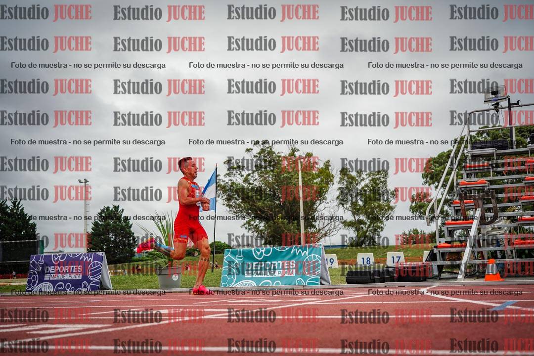 Fotos de los 3000 m con obstáculos de varones