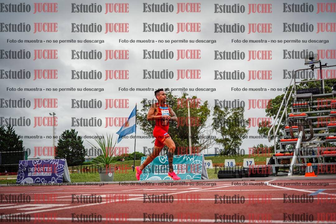 Fotos de los 3000 m con obstáculos de varones