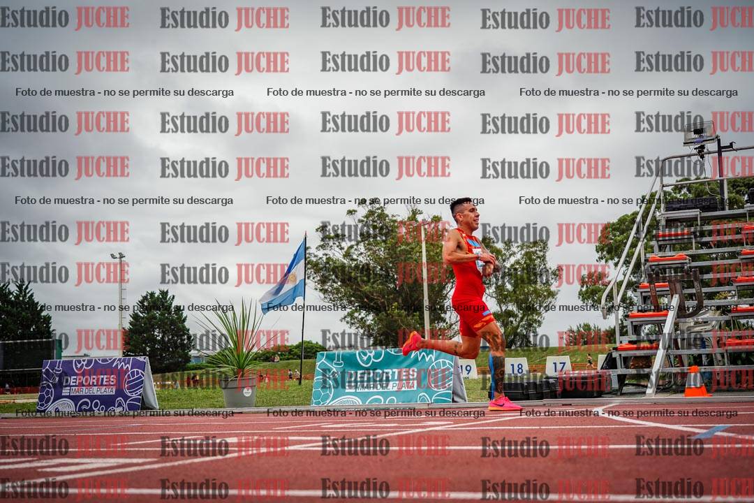 Fotos de los 3000 m con obstáculos de varones