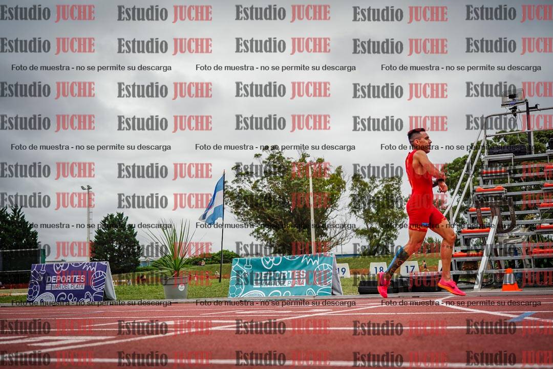 Fotos de los 3000 m con obstáculos de varones