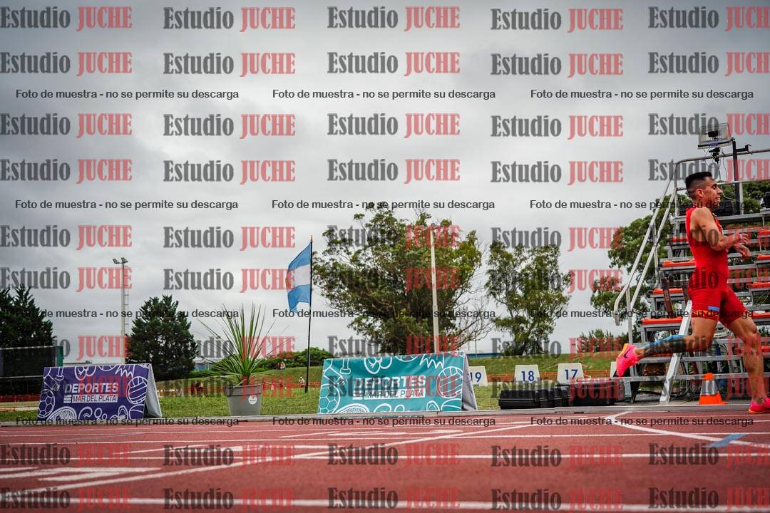 Fotos de los 3000 m con obstáculos de varones