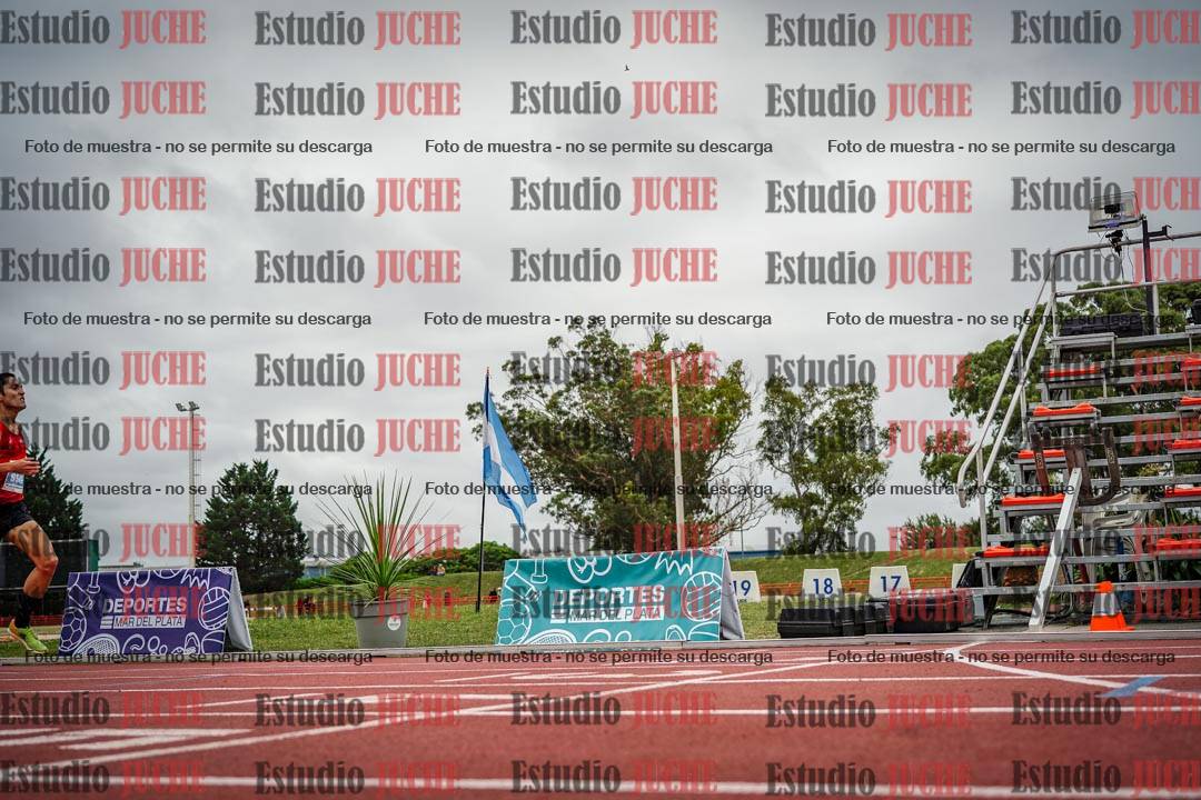 Fotos de los 3000 m con obstáculos de varones