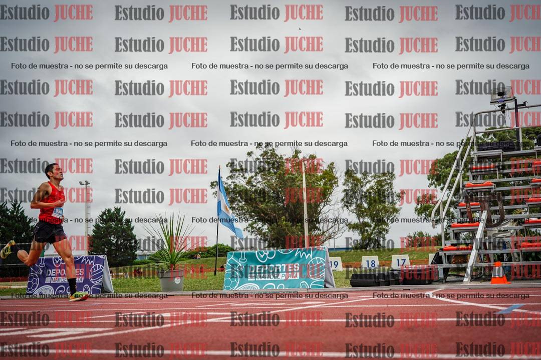 Fotos de los 3000 m con obstáculos de varones