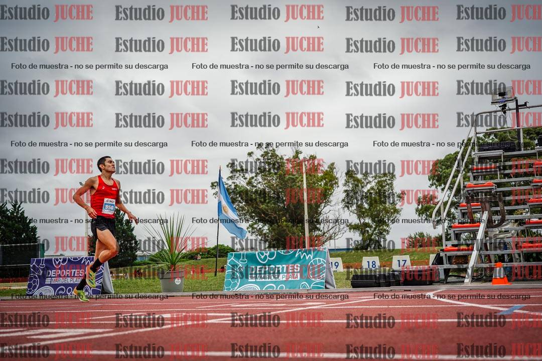 Fotos de los 3000 m con obstáculos de varones