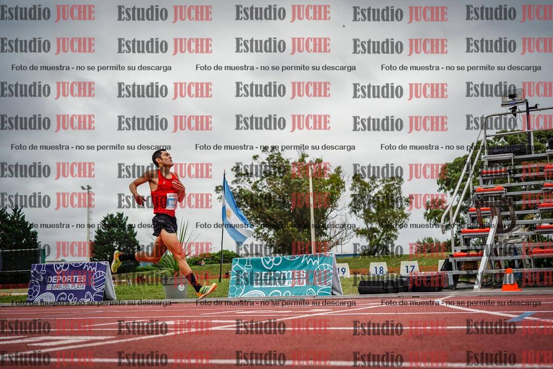 Fotos de los 3000 m con obstáculos de varones
