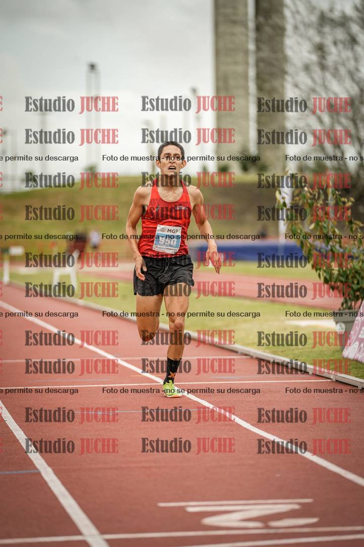 Fotos de los 3000 m con obstáculos de varones
