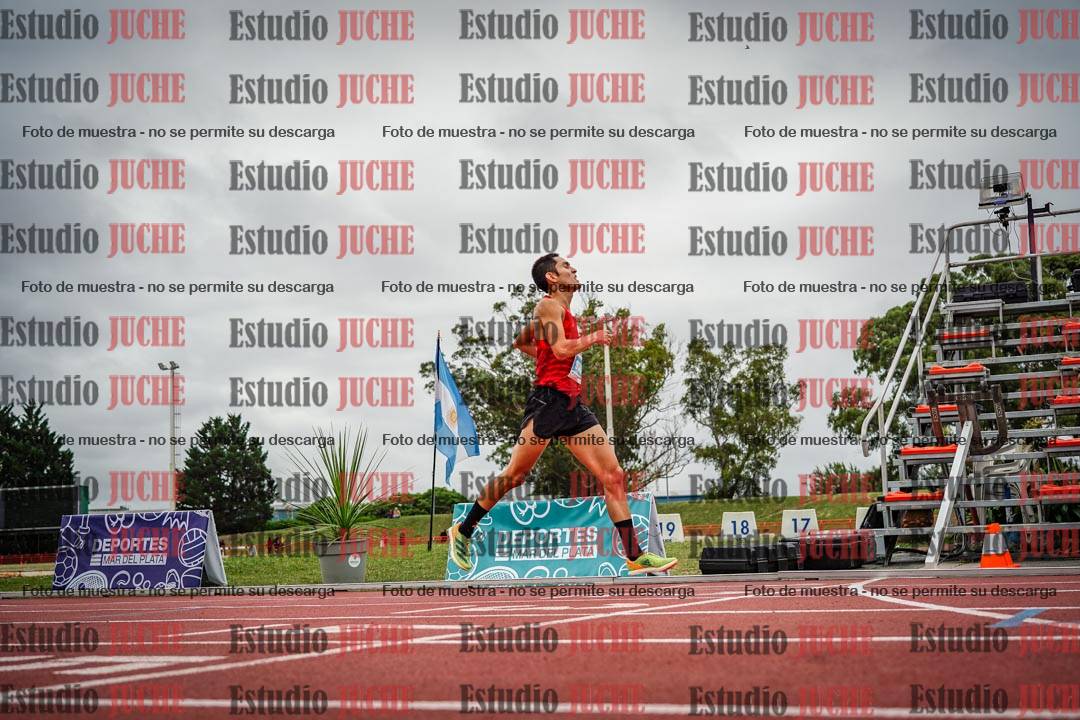 Fotos de los 3000 m con obstáculos de varones