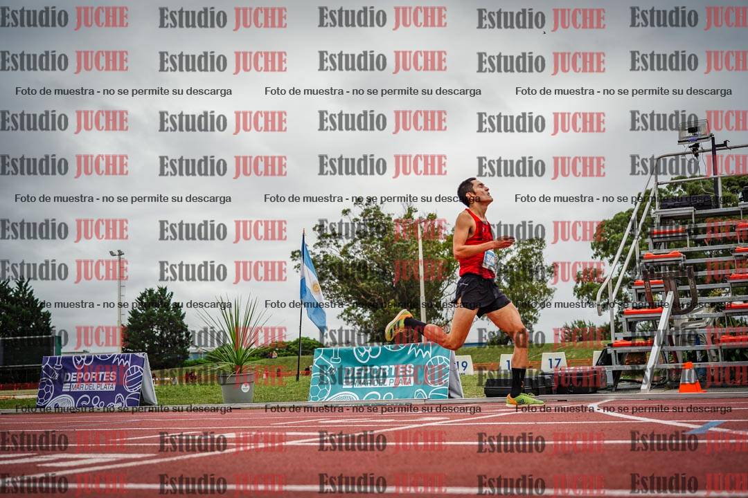 Fotos de los 3000 m con obstáculos de varones