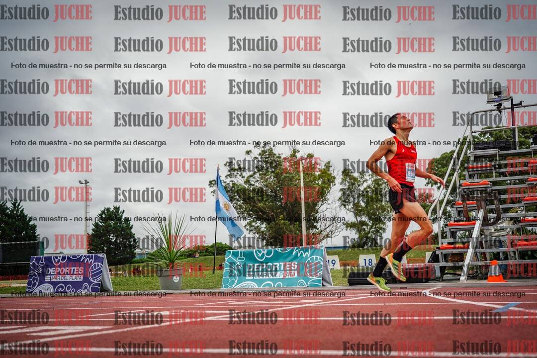 Fotos de los 3000 m con obstáculos de varones