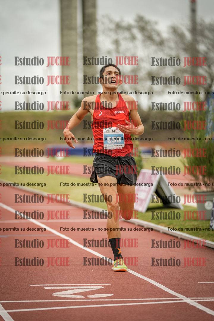 Fotos de los 3000 m con obstáculos de varones
