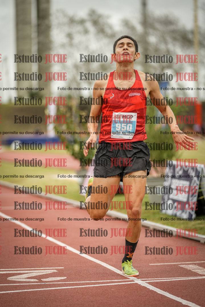 Fotos de los 3000 m con obstáculos de varones