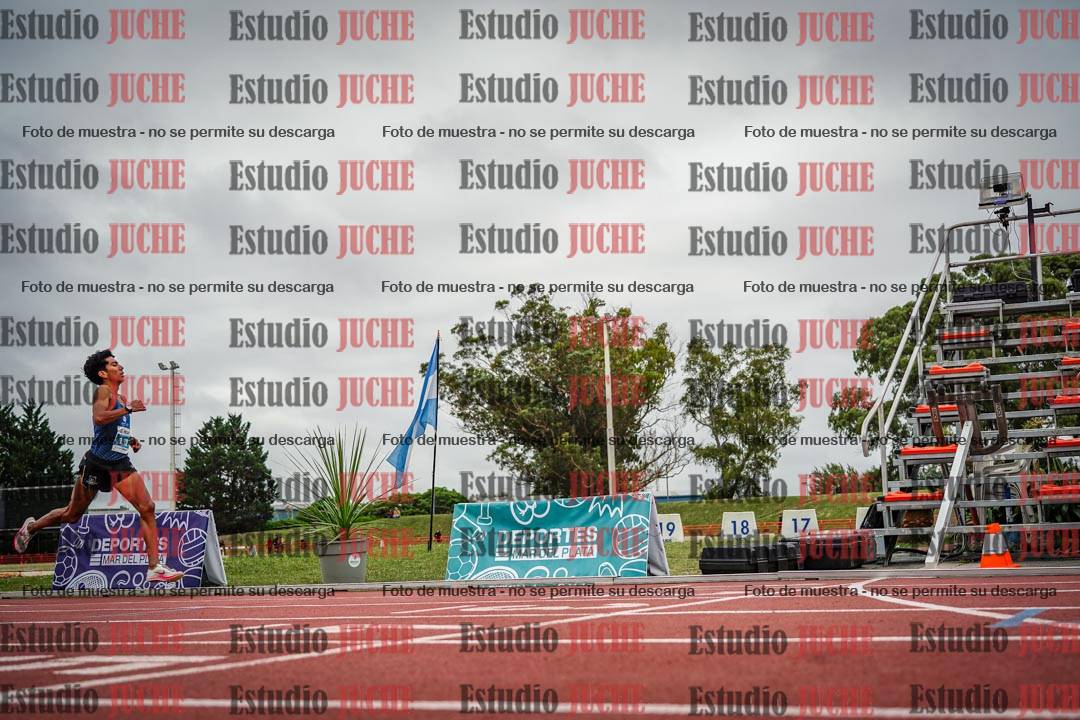 Fotos de los 3000 m con obstáculos de varones