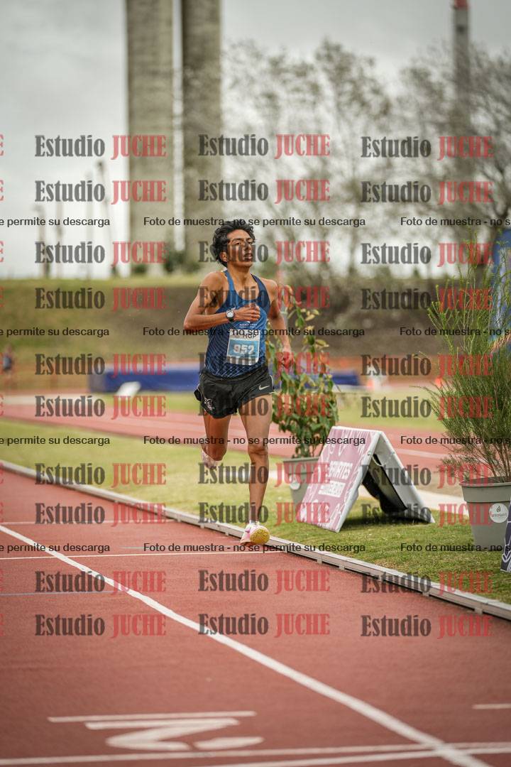 Fotos de los 3000 m con obstáculos de varones