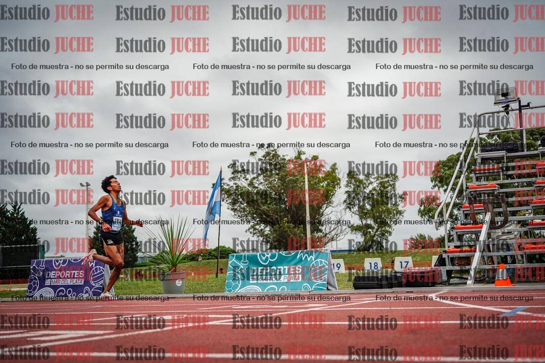 Fotos de los 3000 m con obstáculos de varones
