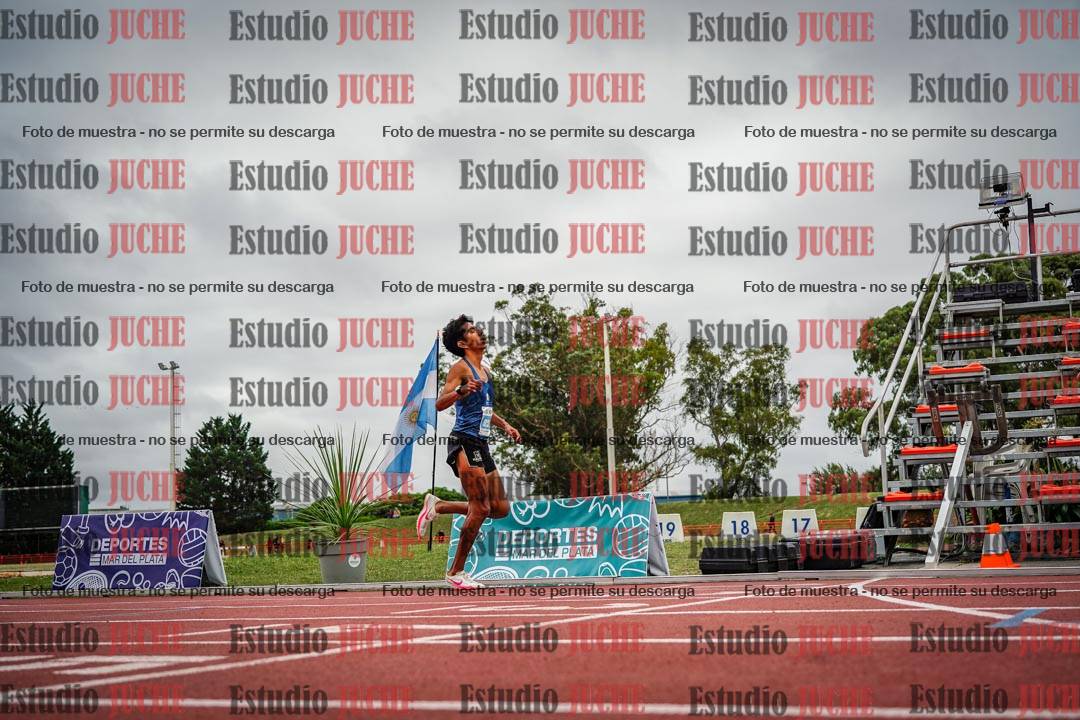Fotos de los 3000 m con obstáculos de varones