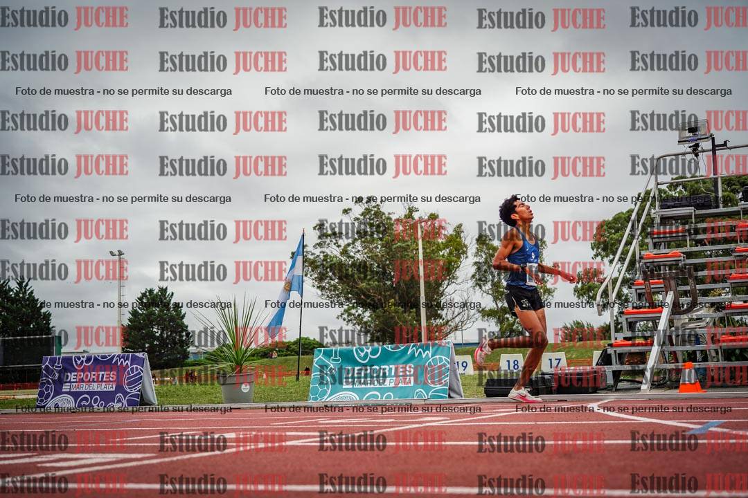 Fotos de los 3000 m con obstáculos de varones