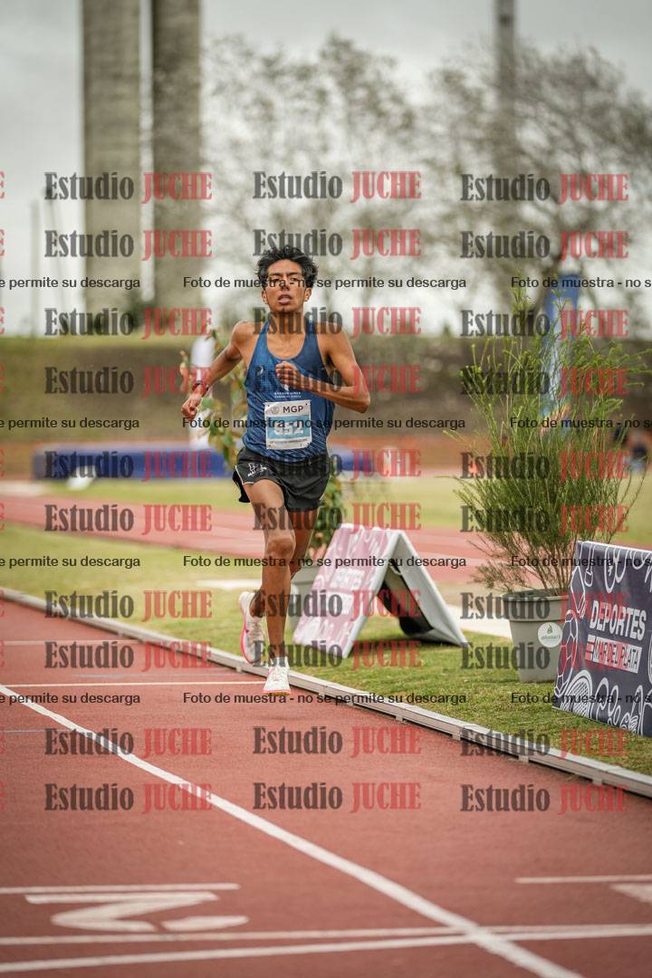 Fotos de los 3000 m con obstáculos de varones