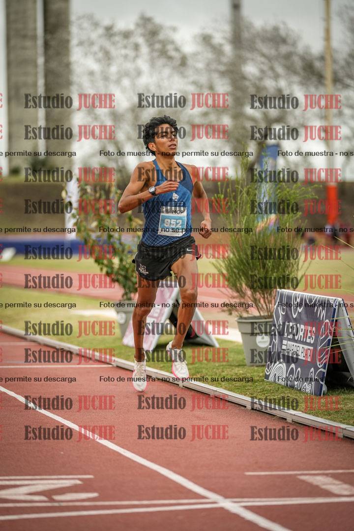 Fotos de los 3000 m con obstáculos de varones