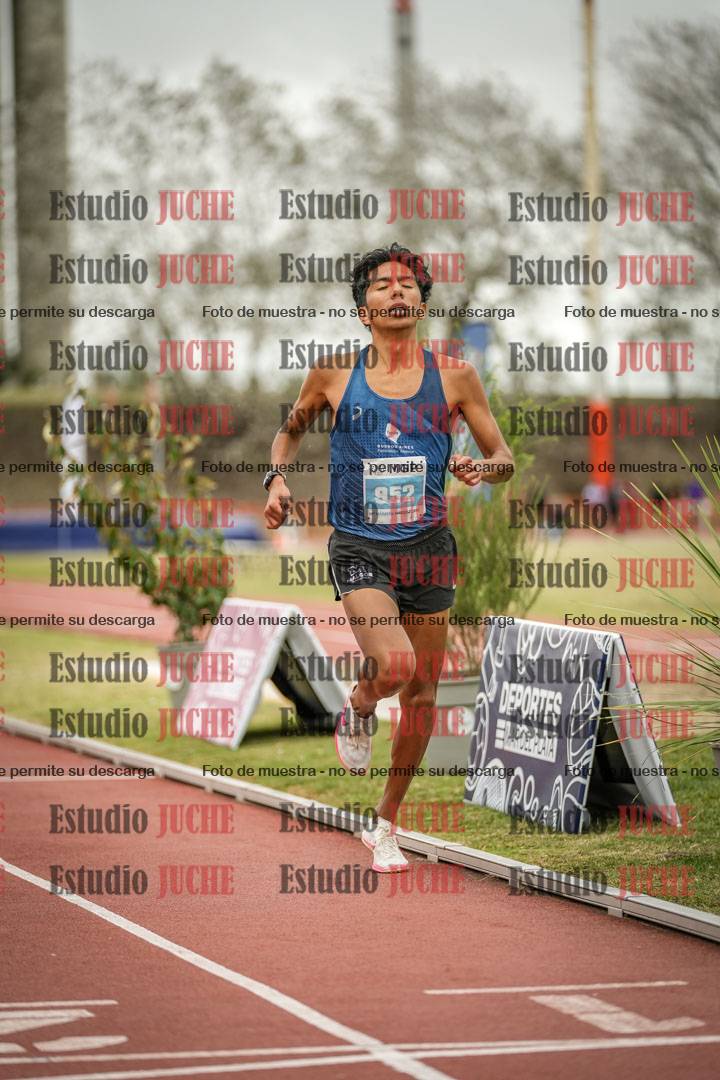 Fotos de los 3000 m con obstáculos de varones