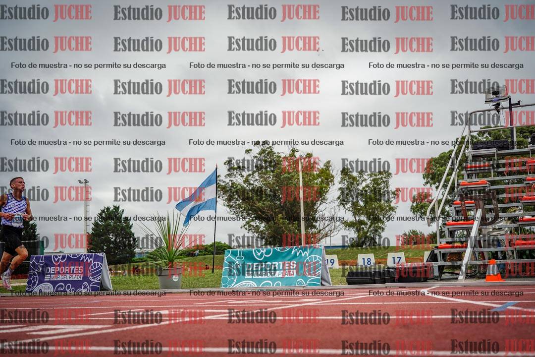 Fotos de los 3000 m con obstáculos de varones