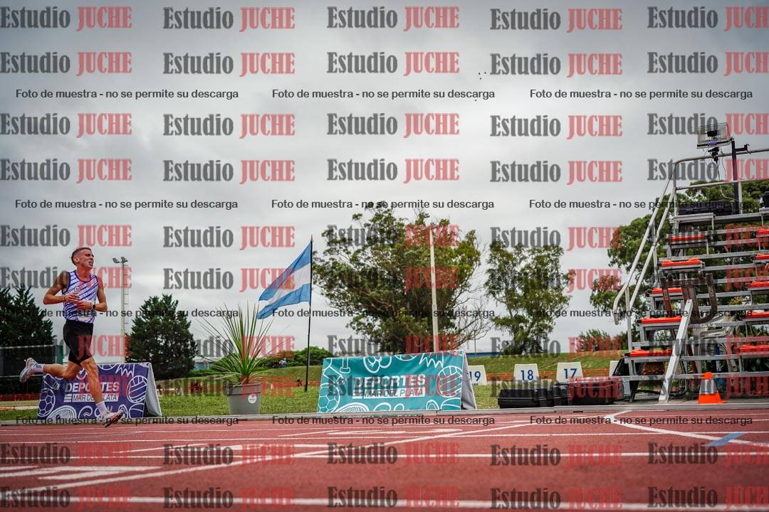 Fotos de los 3000 m con obstáculos de varones