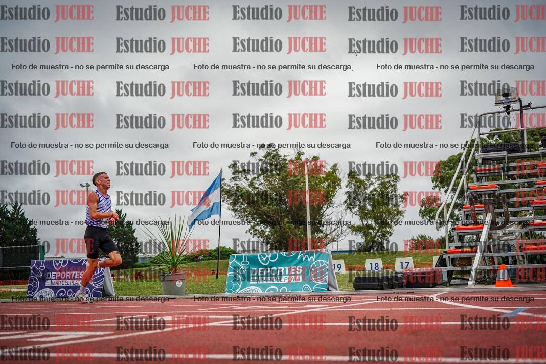 Fotos de los 3000 m con obstáculos de varones
