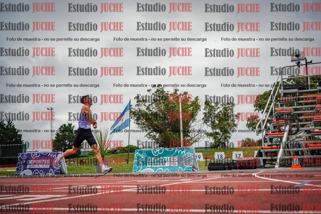 Fotos de los 3000 m con obstáculos de varones